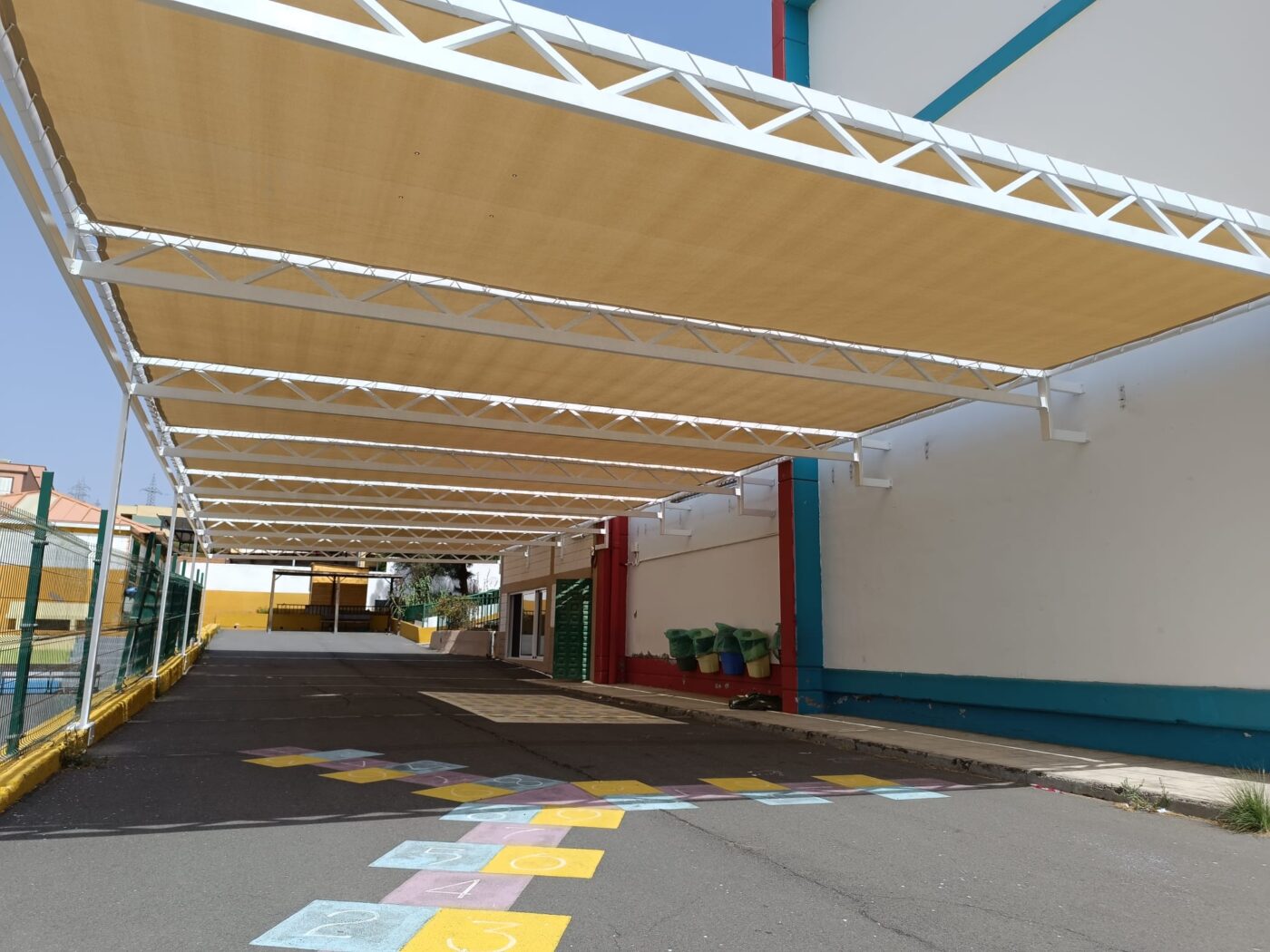 sombra colegio la laguna